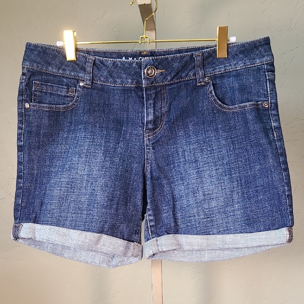 Celebrity Pink Blue Jean Shorts with Cuffed Hems Size 11